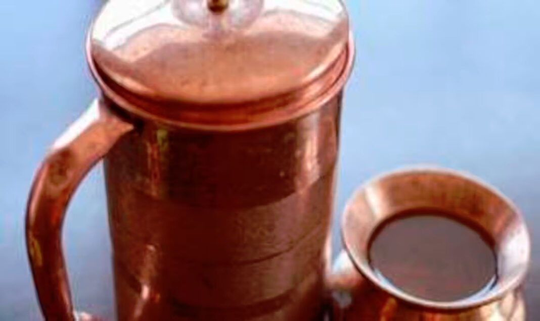तांबे के लोटे और जग में पानी पीने के लाभा।