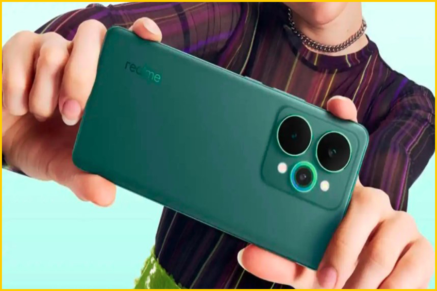 Realme 15 Pro 5G features a 50MP Sony IMX896 primary sensor with Optical Image Stabilization (OIS), delivering crisp photos and smooth 4K 60fps video recording on both front and rear cameras.